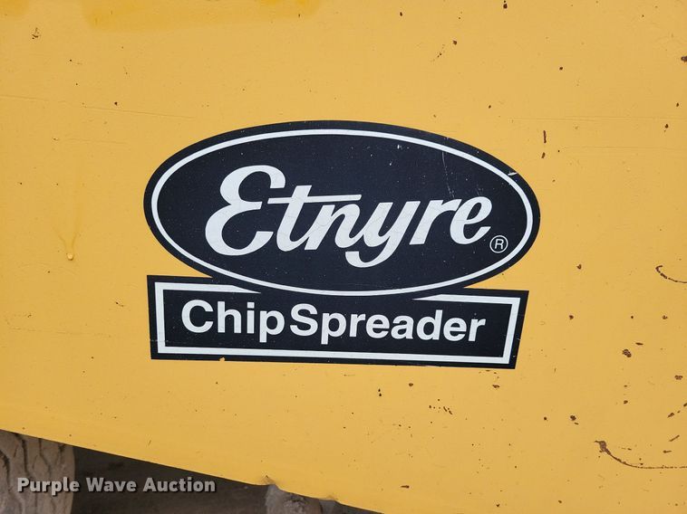 image for item DL7853 2000 Etnyre chip spreader