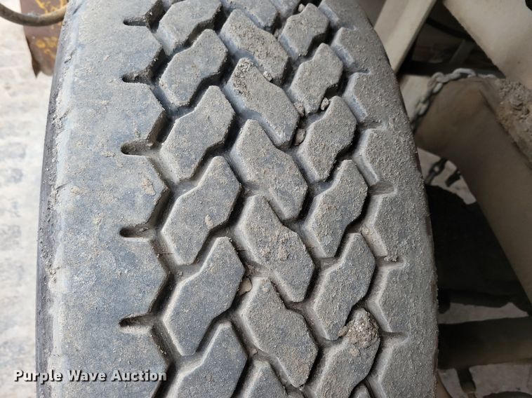 image for item DL7853 2000 Etnyre chip spreader