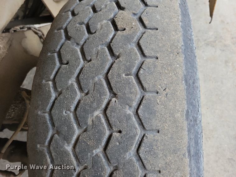 image for item DL7853 2000 Etnyre chip spreader