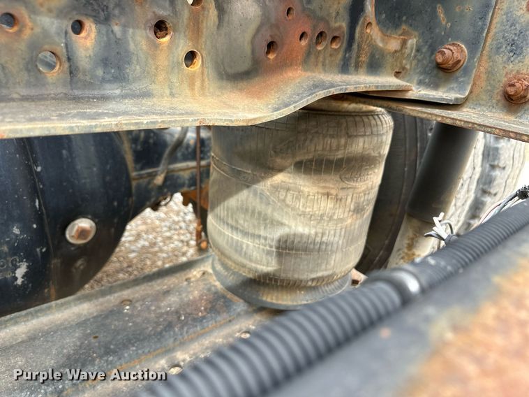 image for item DM2685 1997 Mack MR688P semi truck