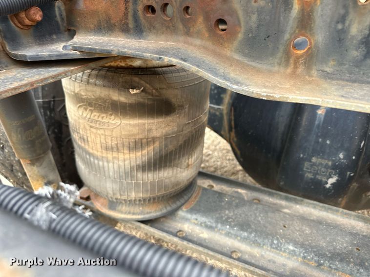 image for item DM2685 1997 Mack MR688P semi truck