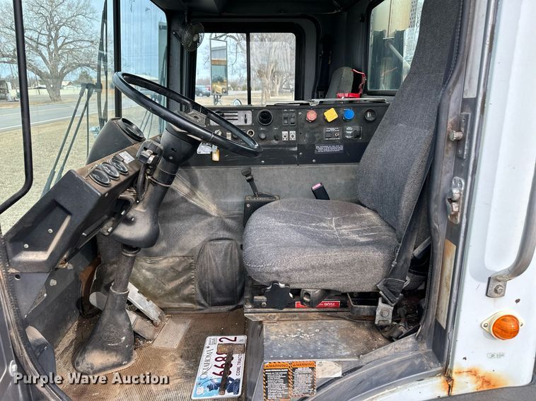 image for item DM2685 1997 Mack MR688P semi truck