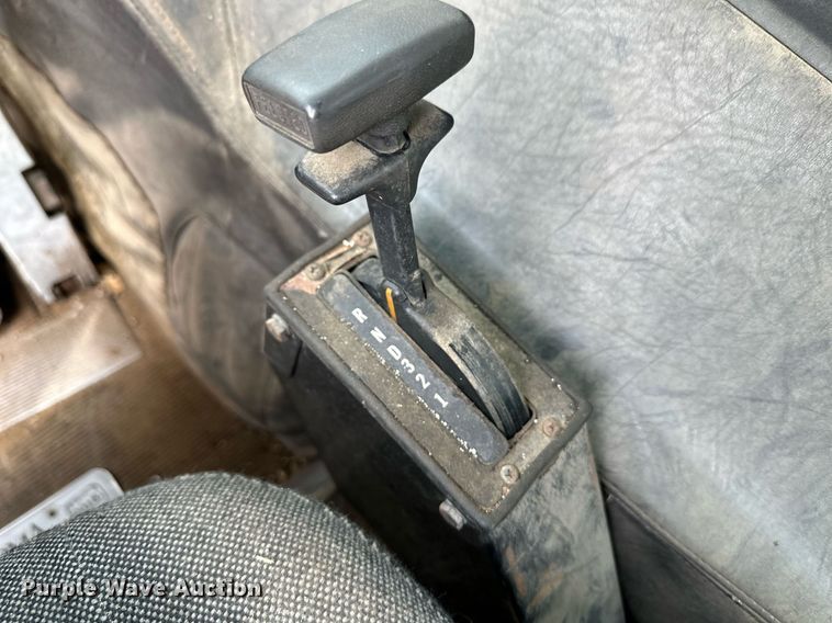 image for item DM2685 1997 Mack MR688P semi truck