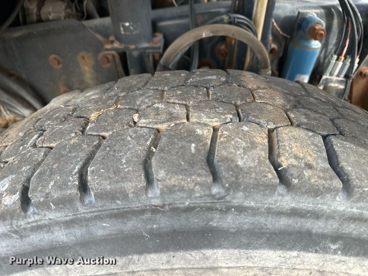 image for item DM2685 1997 Mack MR688P semi truck