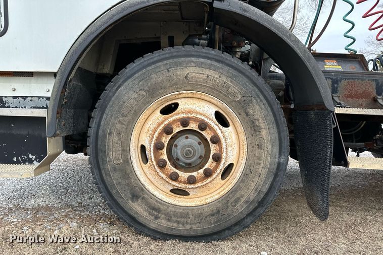 image for item DM2685 1997 Mack MR688P semi truck