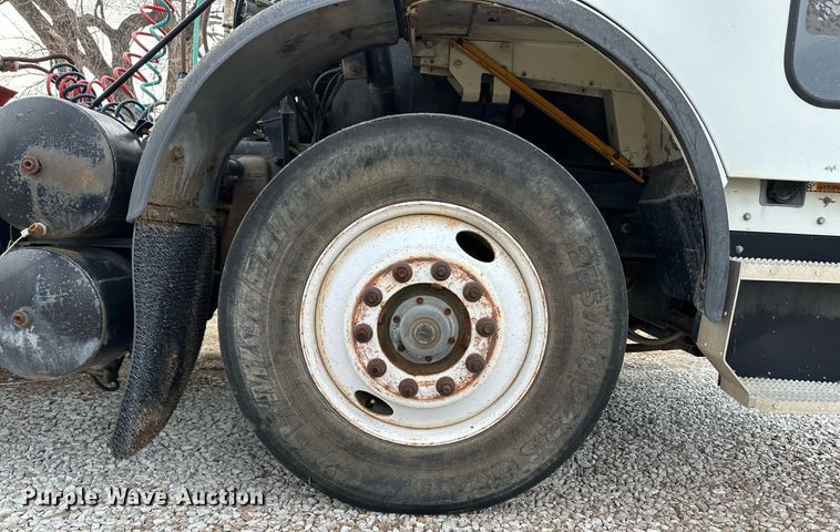 image for item DM2685 1997 Mack MR688P semi truck