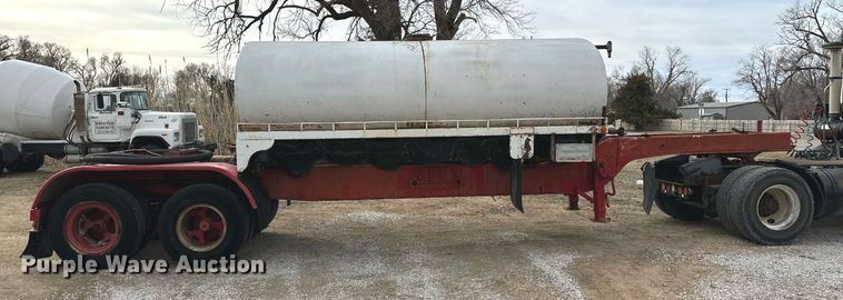 image for item DM2686 1977 tank trailer