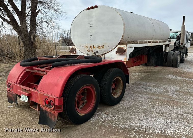 image for item DM2686 1977 tank trailer