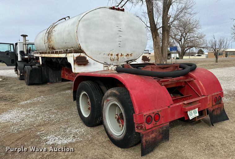 image for item DM2686 1977 tank trailer