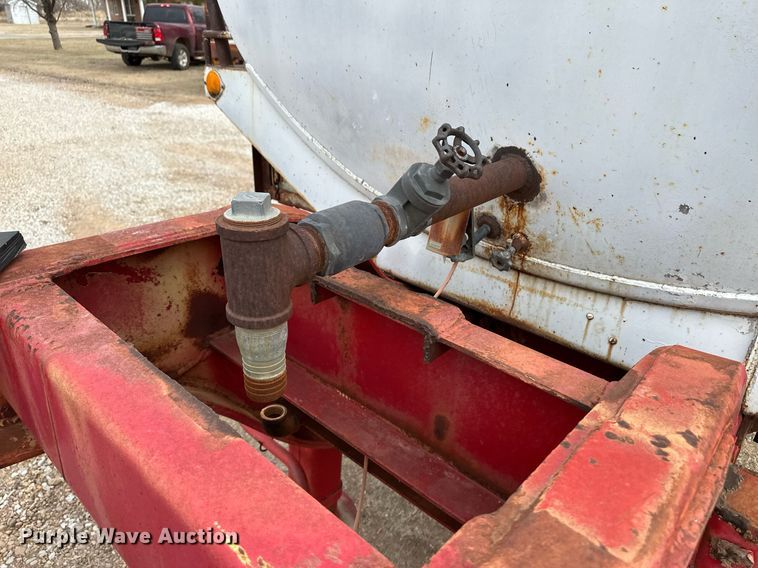 image for item DM2686 1977 tank trailer