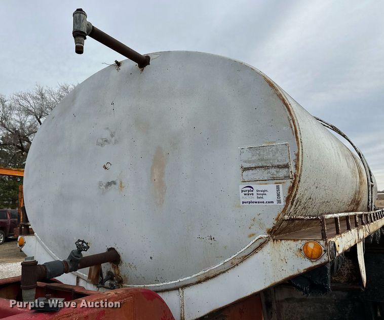 image for item DM2686 1977 tank trailer