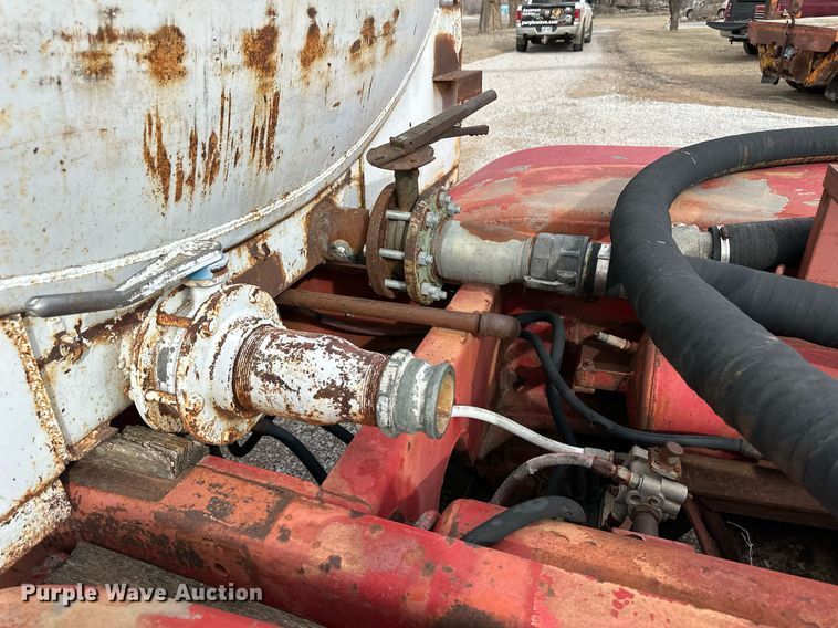 image for item DM2686 1977 tank trailer