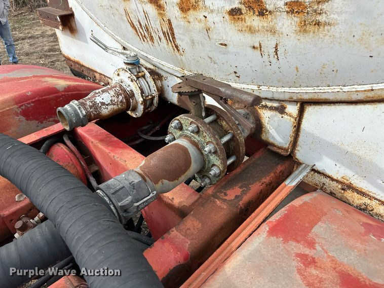 image for item DM2686 1977 tank trailer