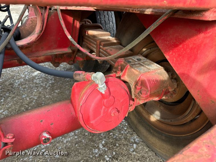 image for item DM2686 1977 tank trailer