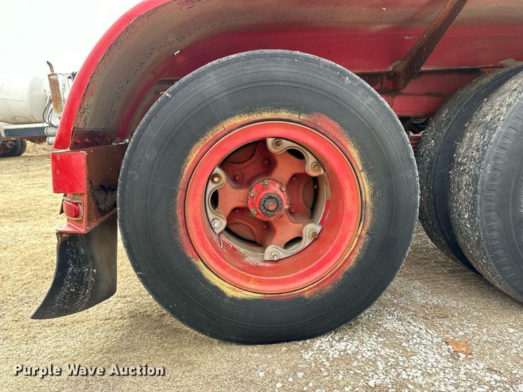 image for item DM2686 1977 tank trailer