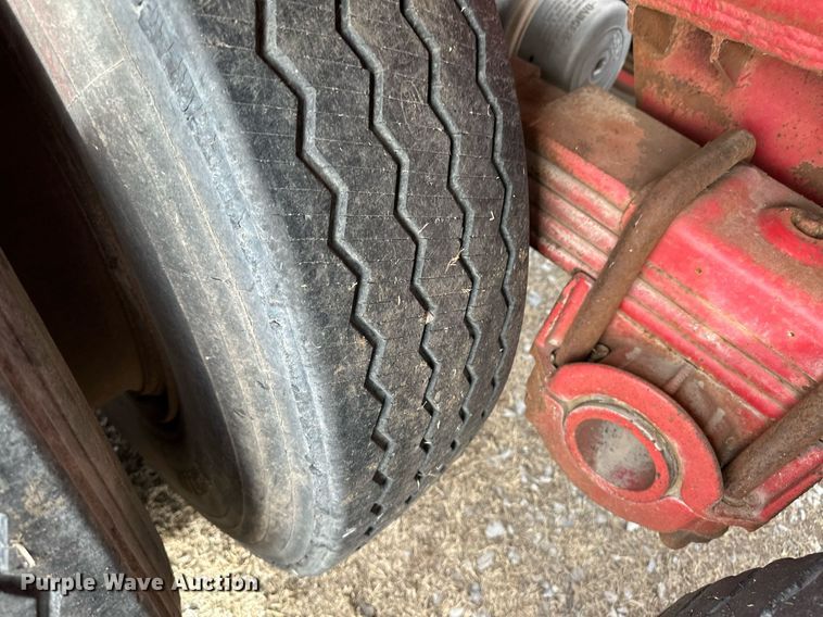 image for item DM2686 1977 tank trailer