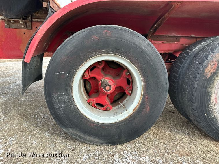 image for item DM2686 1977 tank trailer