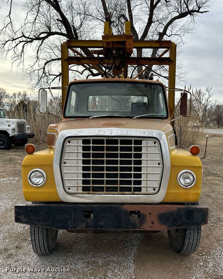 image for item DM2688 1974 Ford  8000 crane truck
