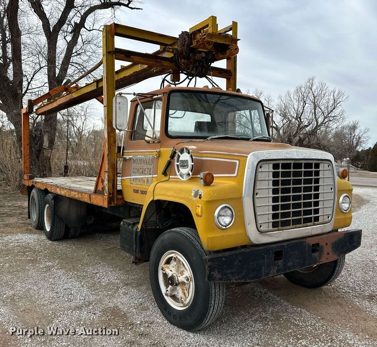 image for item DM2688 1974 Ford  8000 crane truck