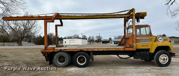 image for item DM2688 1974 Ford  8000 crane truck