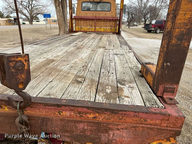 image for item DM2688 1974 Ford  8000 crane truck