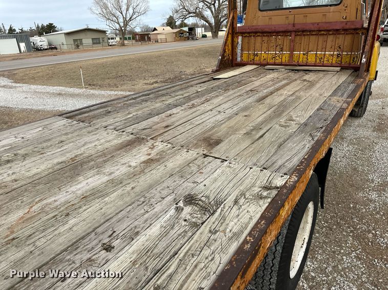 image for item DM2688 1974 Ford  8000 crane truck