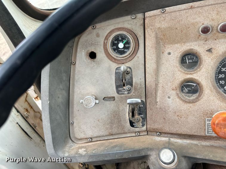 image for item DM2688 1974 Ford  8000 crane truck