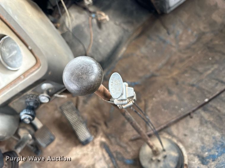 image for item DM2688 1974 Ford  8000 crane truck