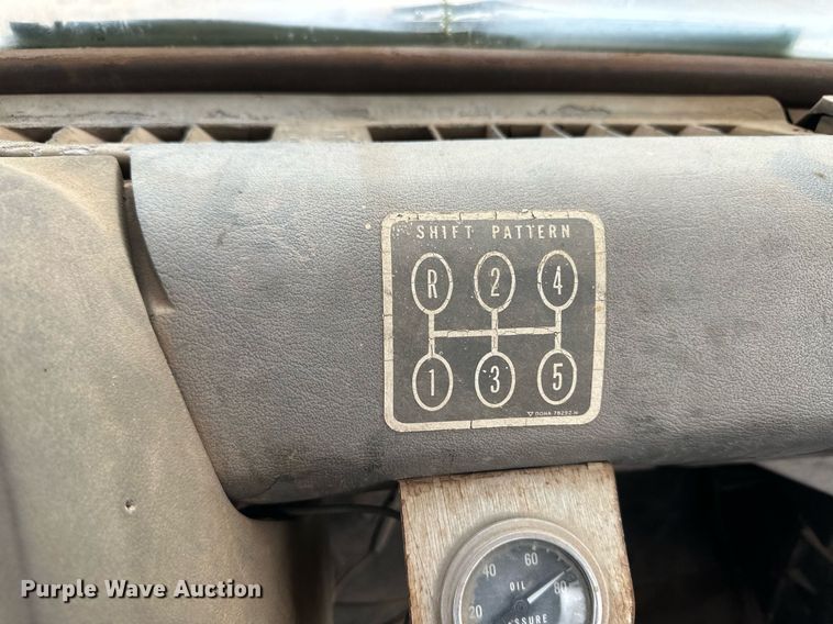 image for item DM2688 1974 Ford  8000 crane truck