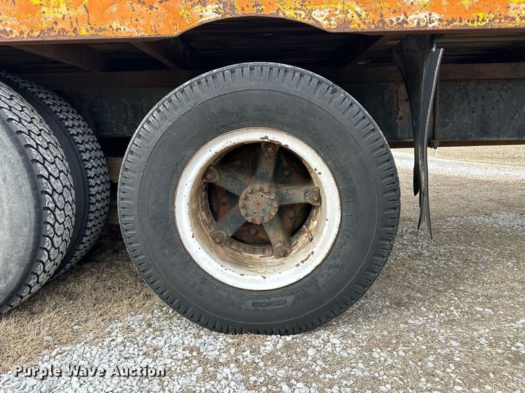 image for item DM2688 1974 Ford  8000 crane truck