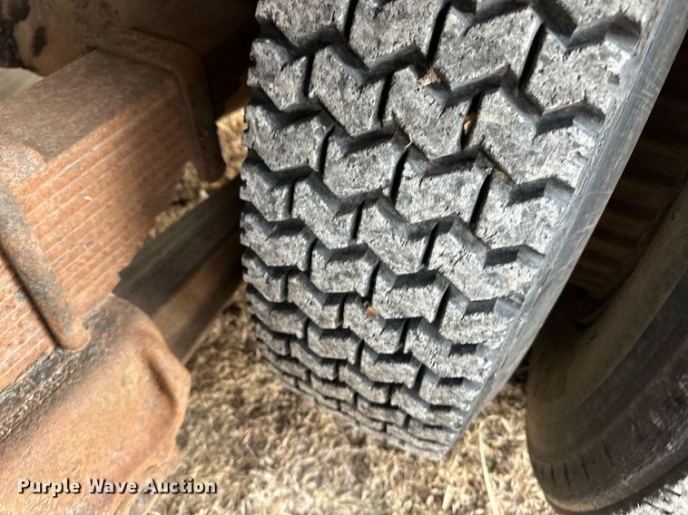 image for item DM2688 1974 Ford  8000 crane truck