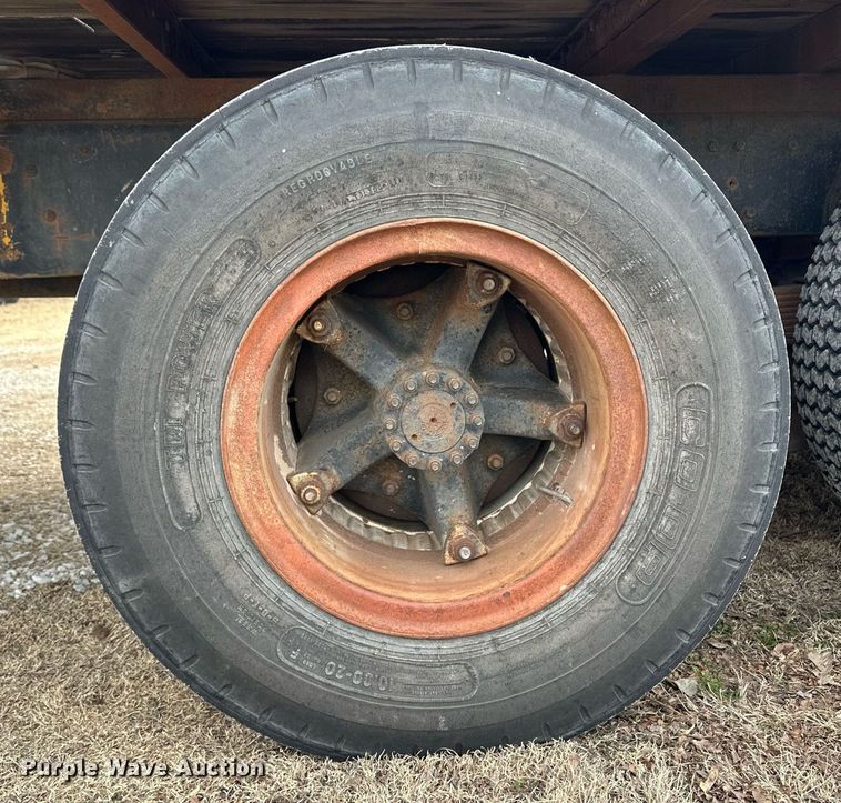 image for item DM2688 1974 Ford  8000 crane truck