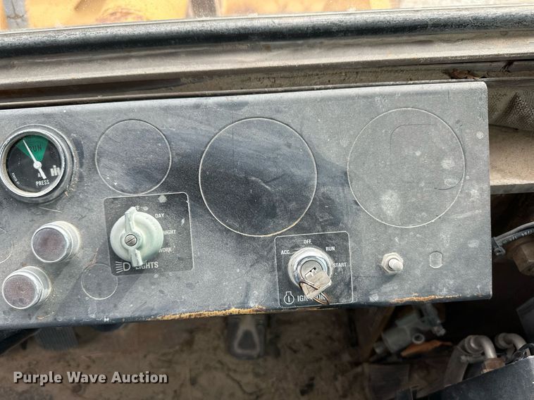 image for item DM2689 1987 Dresser 530 wheel loader