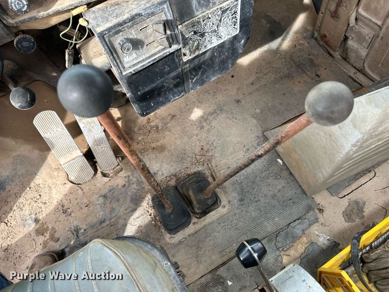 image for item DM2690 1980 Mack RL685LS ready mix truck