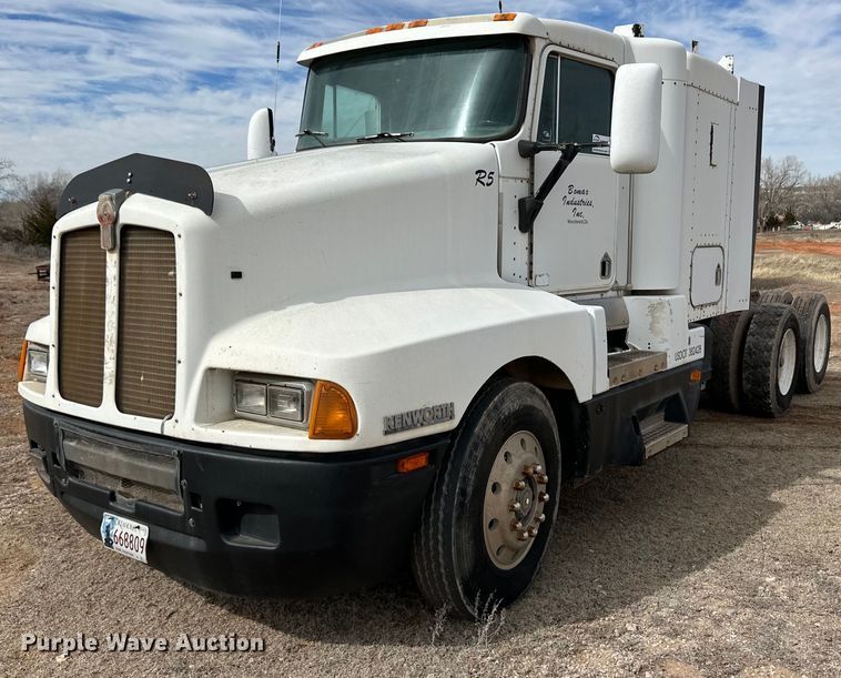 image for item DM2692 1991 Kenworth T600 semi truck