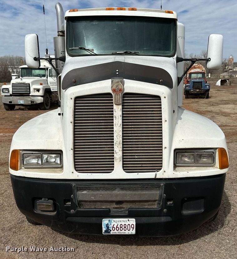 image for item DM2692 1991 Kenworth T600 semi truck