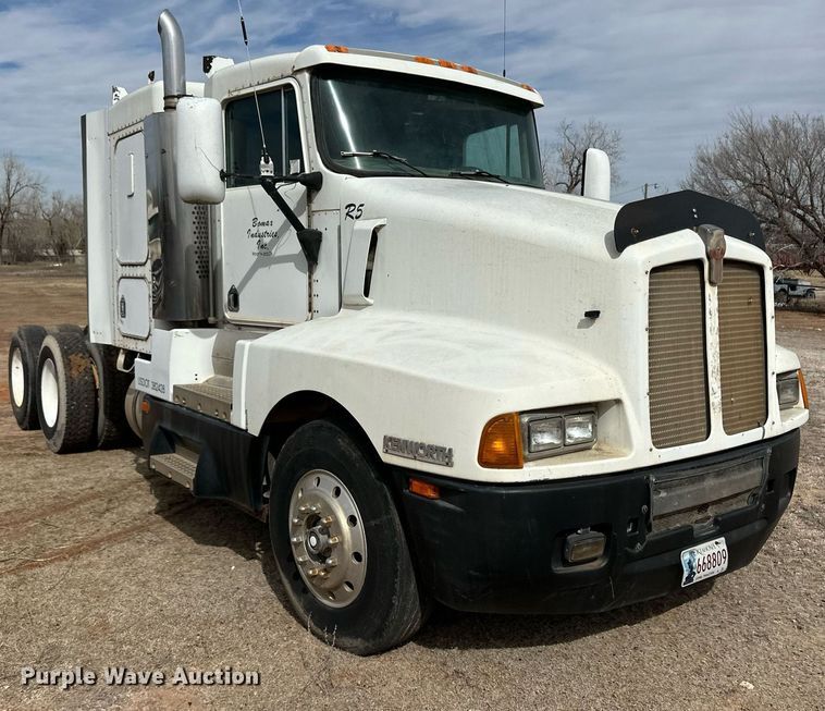 image for item DM2692 1991 Kenworth T600 semi truck