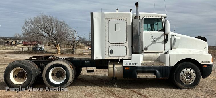 image for item DM2692 1991 Kenworth T600 semi truck
