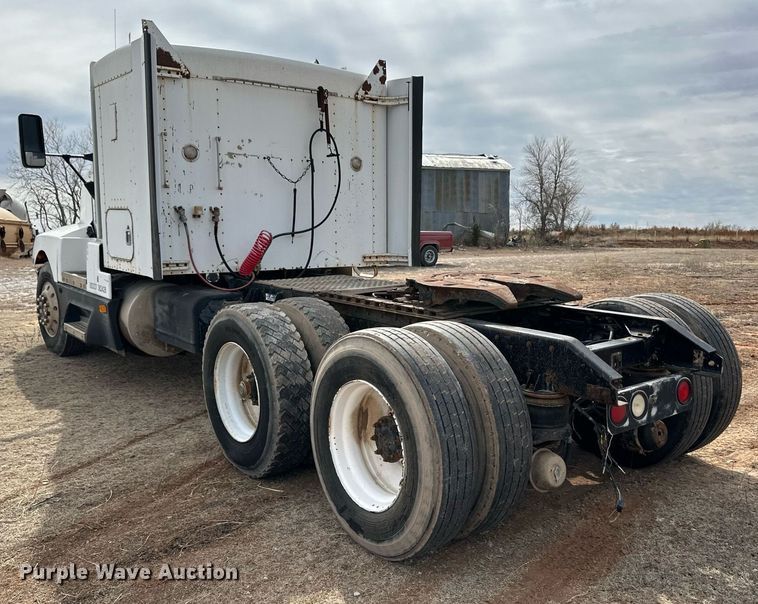 image for item DM2692 1991 Kenworth T600 semi truck