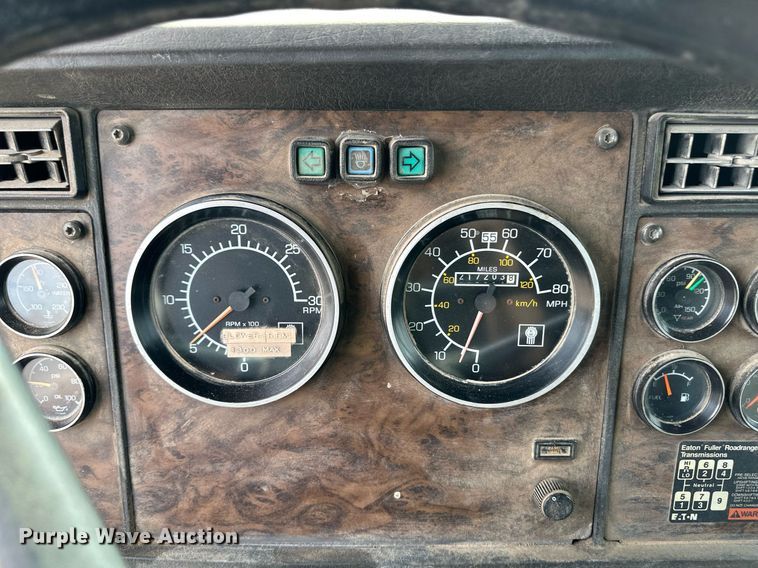 image for item DM2692 1991 Kenworth T600 semi truck