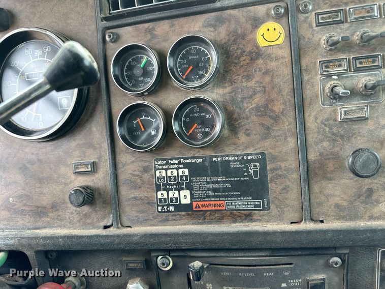 image for item DM2692 1991 Kenworth T600 semi truck