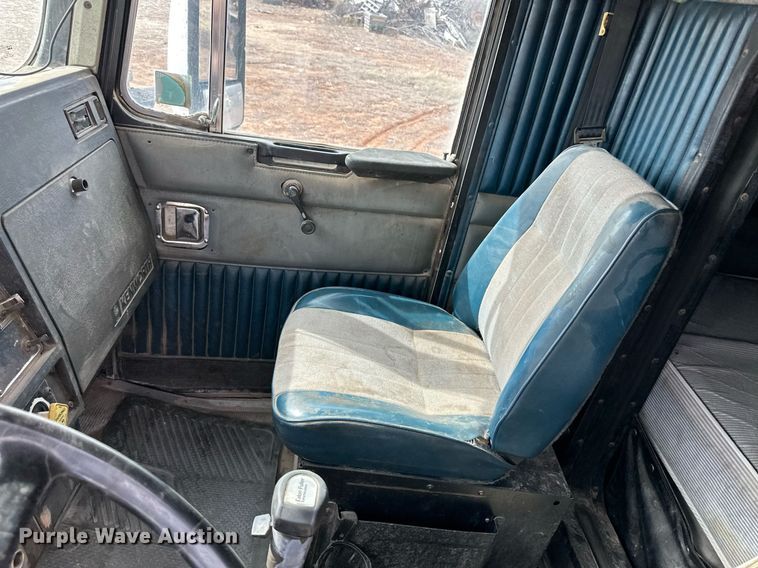 image for item DM2692 1991 Kenworth T600 semi truck