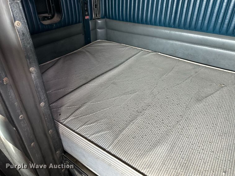 image for item DM2692 1991 Kenworth T600 semi truck