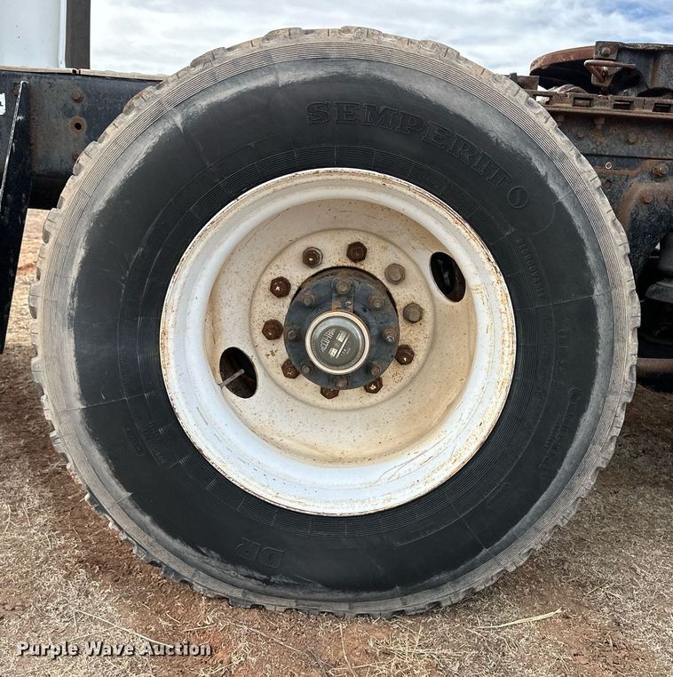 image for item DM2692 1991 Kenworth T600 semi truck