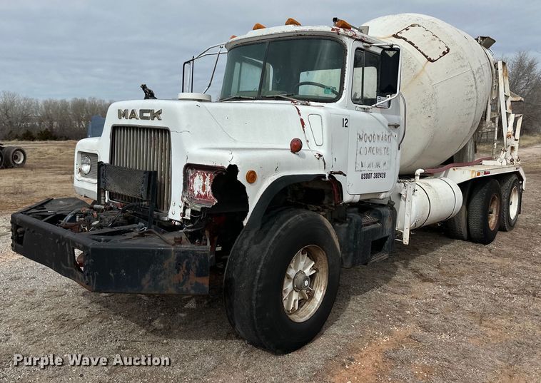 image for item DM2693 1986 Mack DM685S ready mix truck