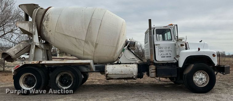 image for item DM2693 1986 Mack DM685S ready mix truck