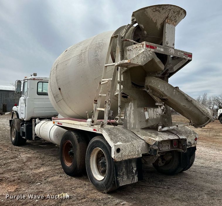 image for item DM2693 1986 Mack DM685S ready mix truck