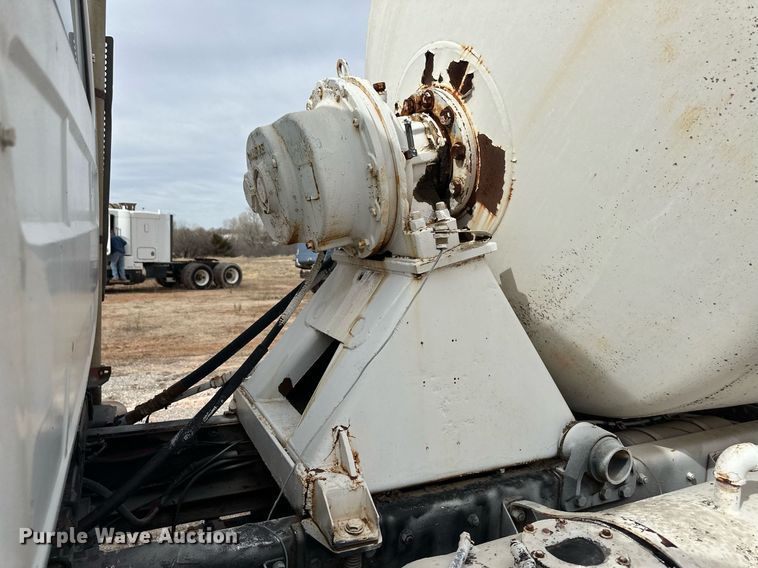 image for item DM2693 1986 Mack DM685S ready mix truck