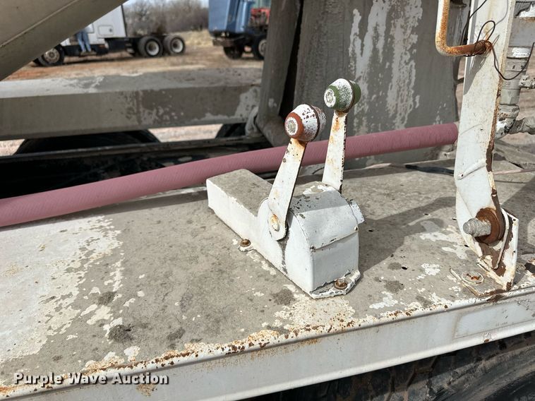 image for item DM2693 1986 Mack DM685S ready mix truck