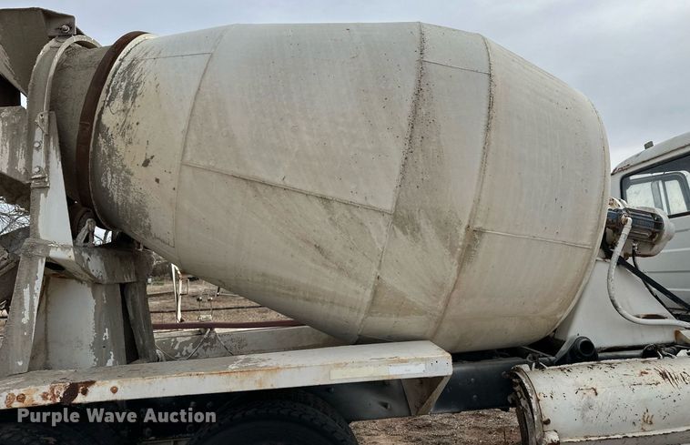 image for item DM2693 1986 Mack DM685S ready mix truck